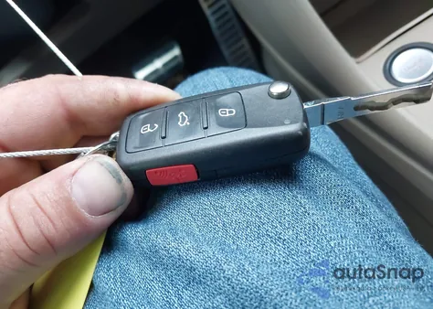 2013 Volkswagen Beetle 2.0T из США, поврежденный, VIN 3VW7A7AT5DM801567